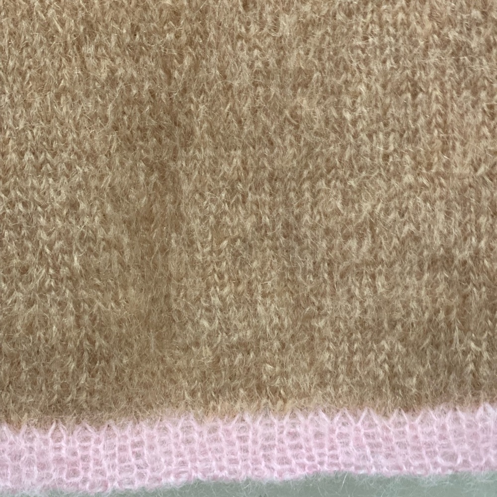 ROSE CARMINE Baby Mohair Sleeveless
Colorblock Bolero In Beige One Size - Picture 6 of 8